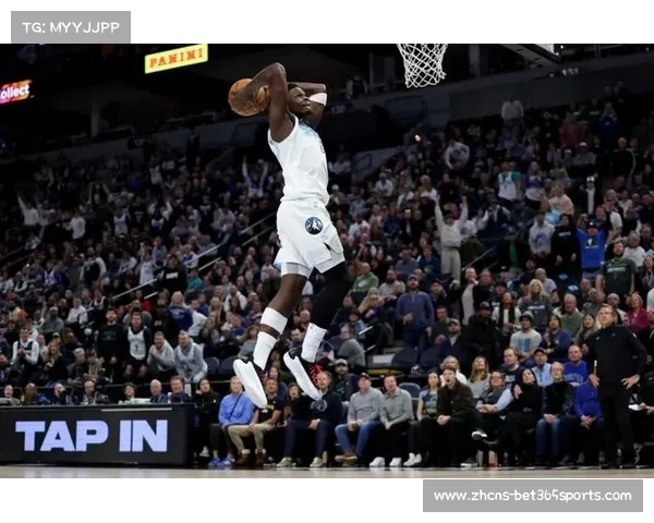 爱德华兹助攻底角三分 兰德尔精准投篮展现绝佳手感