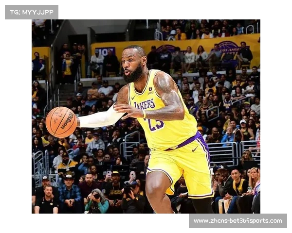 约翰逊强势突破内线直面浓眉防守完美上篮得分 约翰逊强势突破内线直面浓眉防守完美上篮得分